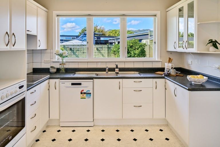 Photo of property in 66 Wai-iti Crescent, Woburn, Lower Hutt, 5010