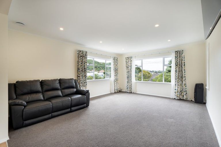 Photo of property in 37 Hampton Hill Road, Tawa, Wellington, 5028