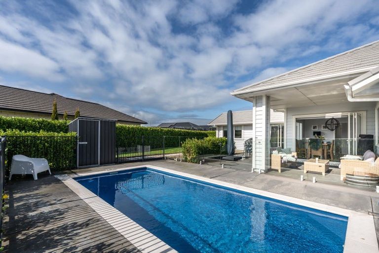 Photo of property in 32 Mike Smith Drive, Cambridge, 3434