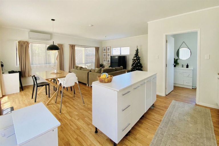 Photo of property in 3a Domain Road, Weymouth, Auckland, 2103