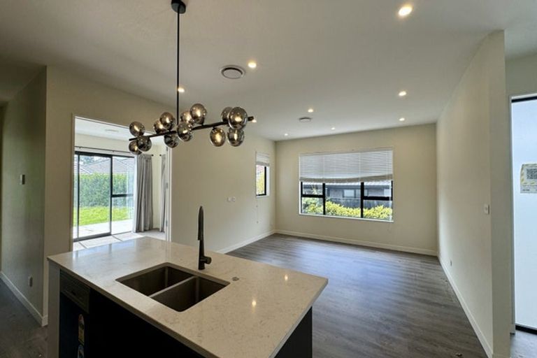 Photo of property in 17 Jane Maree Road, Kumeu, 0810