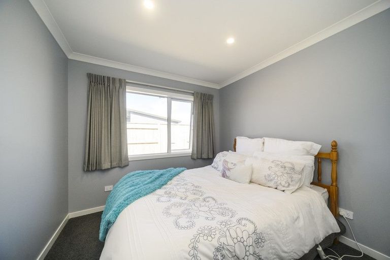 Photo of property in 126 Johnstone Drive, Fitzherbert, Palmerston North, 4410