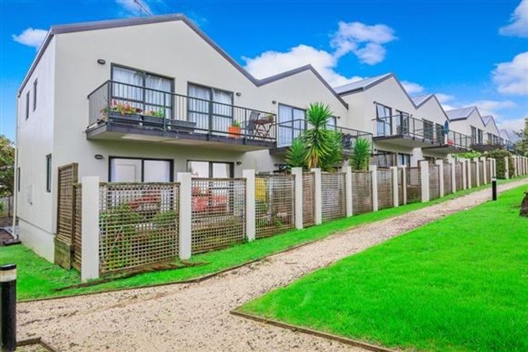 Photo of property in Norfolk Pines, 2/437b Albany Highway, Albany, Auckland, 0632