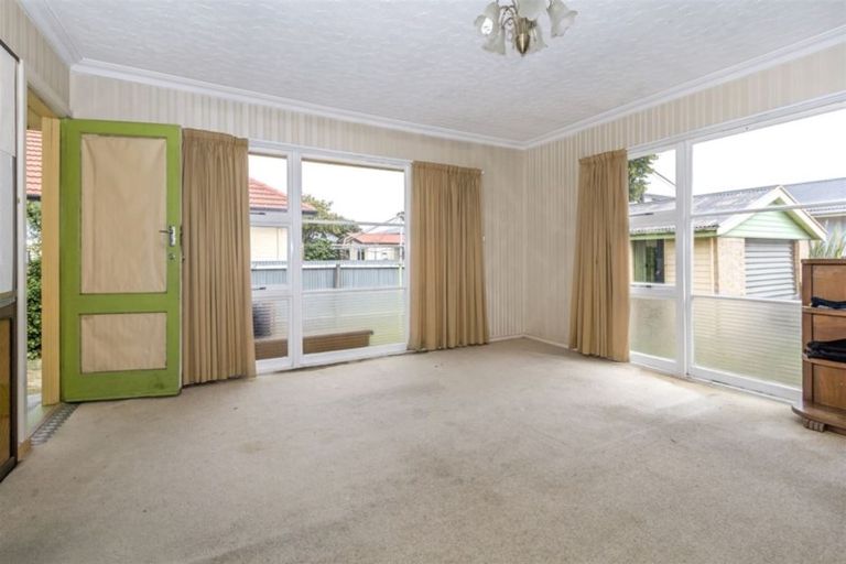 Photo of property in 1 Brookby Crescent, Avonhead, Christchurch, 8042