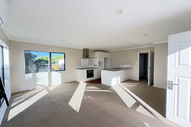 Photo of property in 86b Royal View Road, Te Atatu South, Auckland, 0610