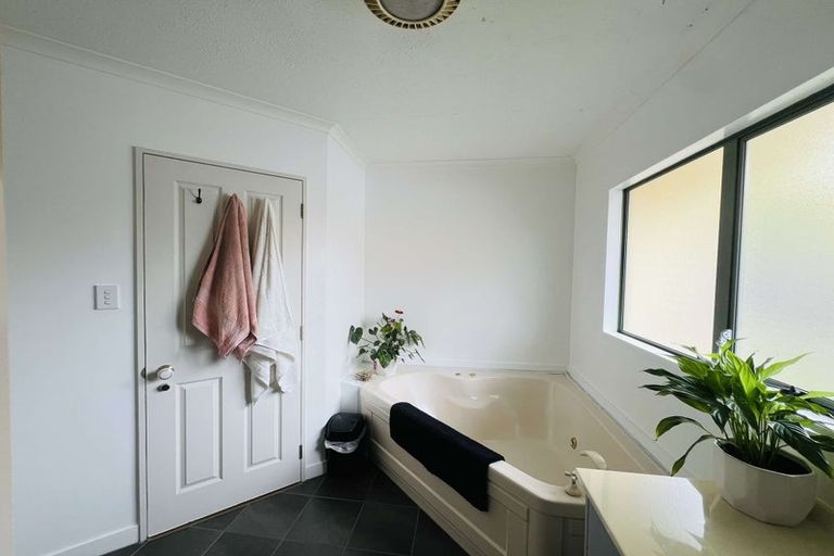 Photo of property in 30 Caroline Crescent, Highbury, Palmerston North, 4412