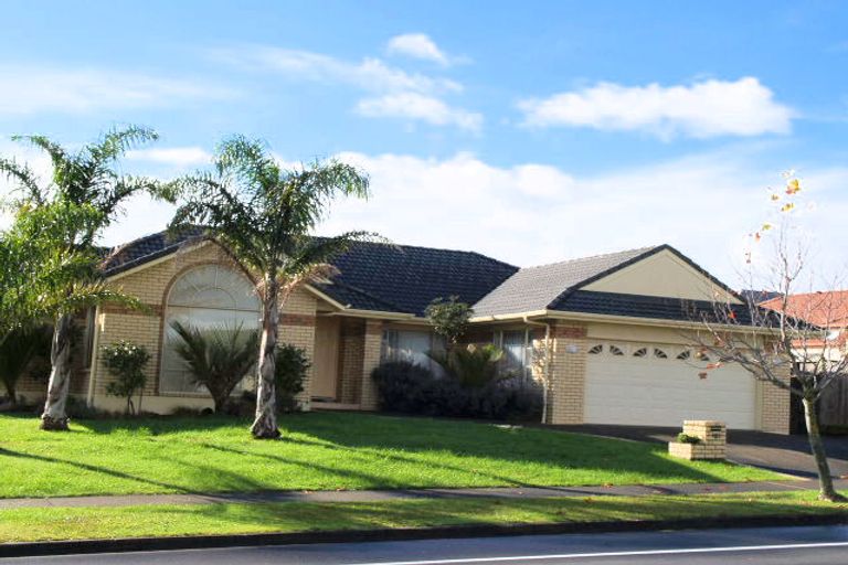 Photo of property in 102 Golfland Drive, Golflands, Auckland, 2013