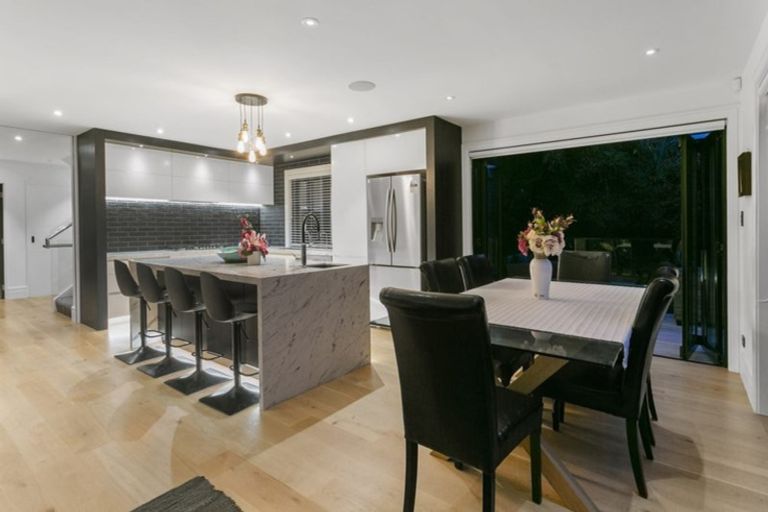 Photo of property in 2/92 Churchill Road, Murrays Bay, Auckland, 0630