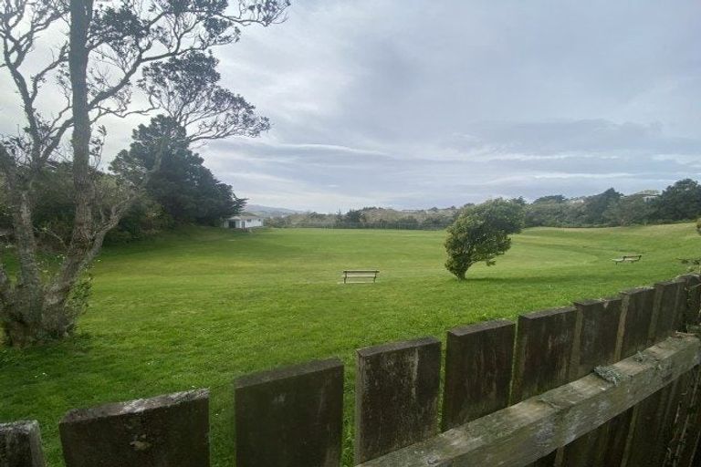 Photo of property in 39a Horokiwi Road West, Newlands, Wellington, 6037