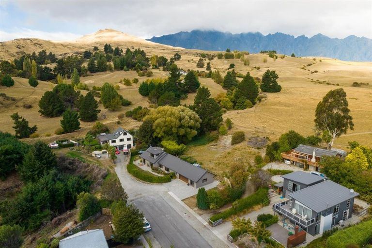 Photo of property in 77 Oregon Drive, Kelvin Heights, Queenstown, 9300