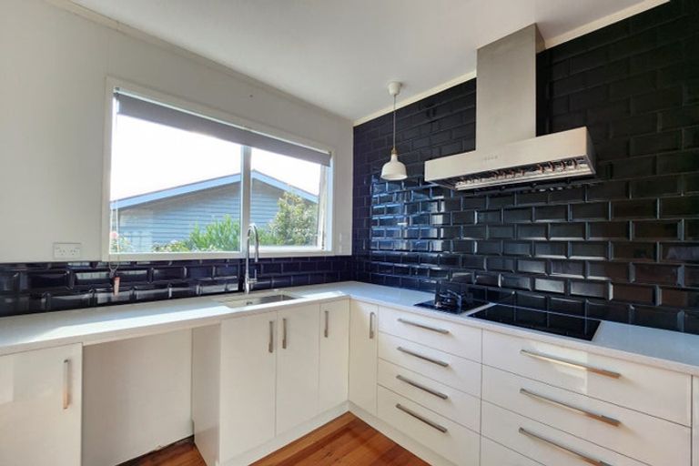 Photo of property in 7 Chisbury Street, Churton Park, Wellington, 6037