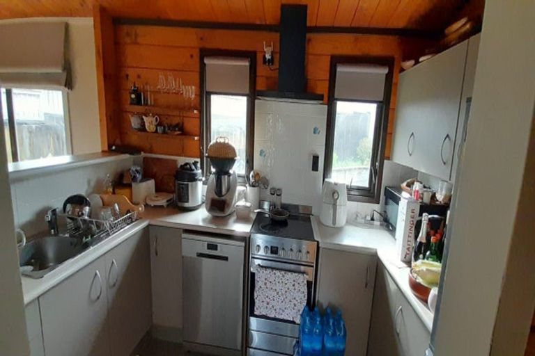 Photo of property in 13 Banyan Drive, Totara Heights, Auckland, 2105