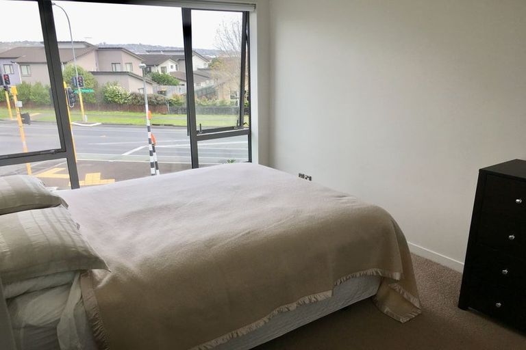 Photo of property in 1i/136 Stancombe Road, Flat Bush, Auckland, 2016