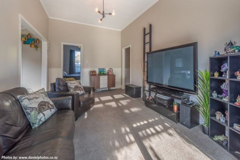 Photo of property in 12 Leeston Lake Road, Leeston, 7632