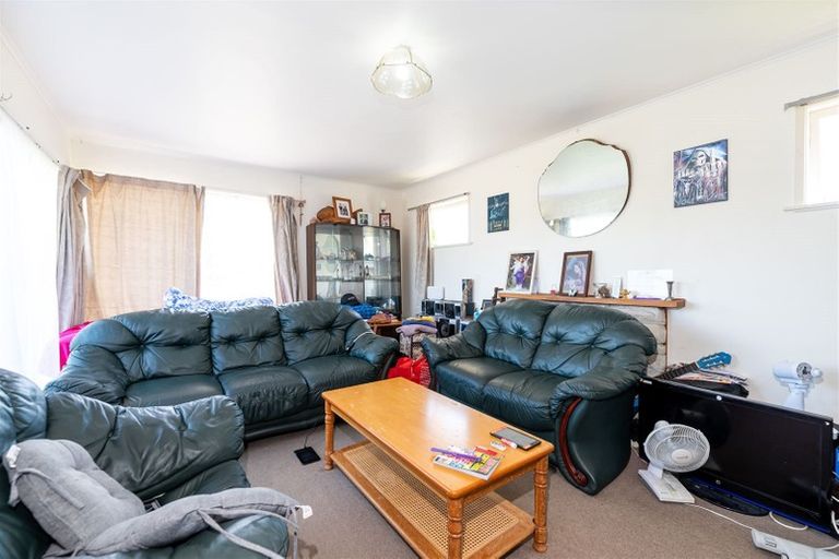 Photo of property in 17 Chilcott Road, Henderson, Auckland, 0612