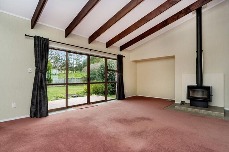 Photo of property in 16 Babich Road, Henderson Valley, Auckland, 0614