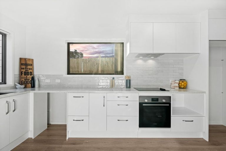 Photo of property in 6d Buisson Glade, West Harbour, Auckland, 0618