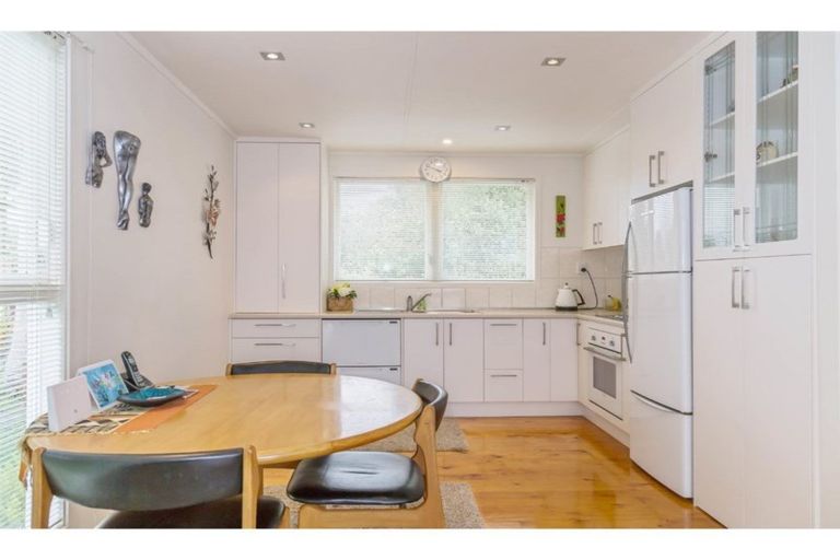 Photo of property in 1/4 Battle Place, Glenfield, Auckland, 0629