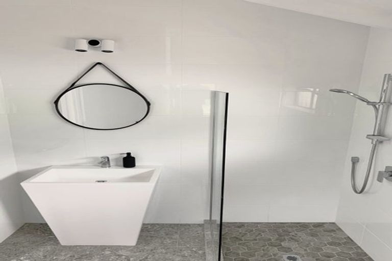 Photo of property in 19 Zita Avenue, Matakatia, Whangaparaoa, 0930