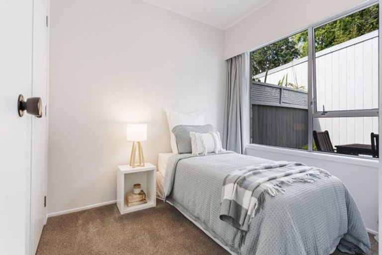 Photo of property in 2/67 Brigantine Drive, Beach Haven, Auckland, 0626
