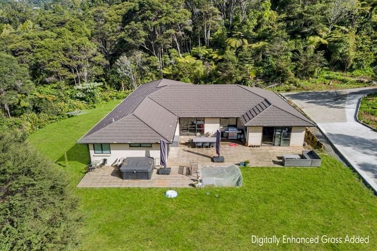 Photo of property in 296 Forest Hill Road, Waiatarua, Auckland, 0612