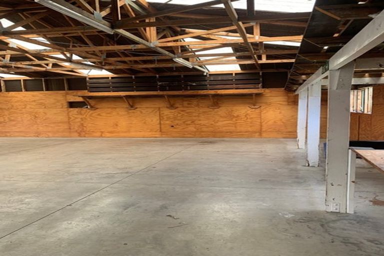 Photo of property in 292 Wellington Road, Wainuiomata, Lower Hutt, 5014