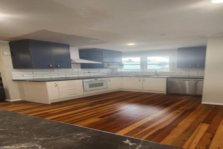 Photo of property in 11 Shackleton Grove, Stokes Valley, Lower Hutt, 5019