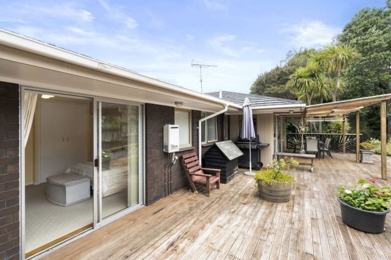 Photo of property in 31 Calman Place, Chatswood, Auckland, 0626