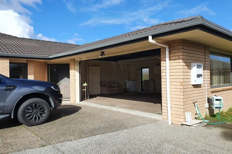 Photo of property in 8 Bokeen Lane, Flat Bush, Auckland, 2019