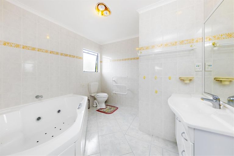 Photo of property in 5 Vireya Court, Goodwood Heights, Auckland, 2105