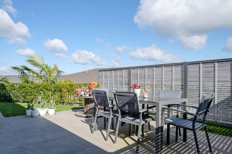 Photo of property in Waterview Estate, 44/4 Greystone Place, Omokoroa, 3114