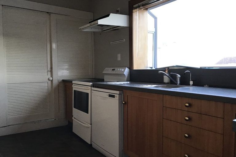 Photo of property in 180 Kenmure Road, Kenmure, Dunedin, 9011