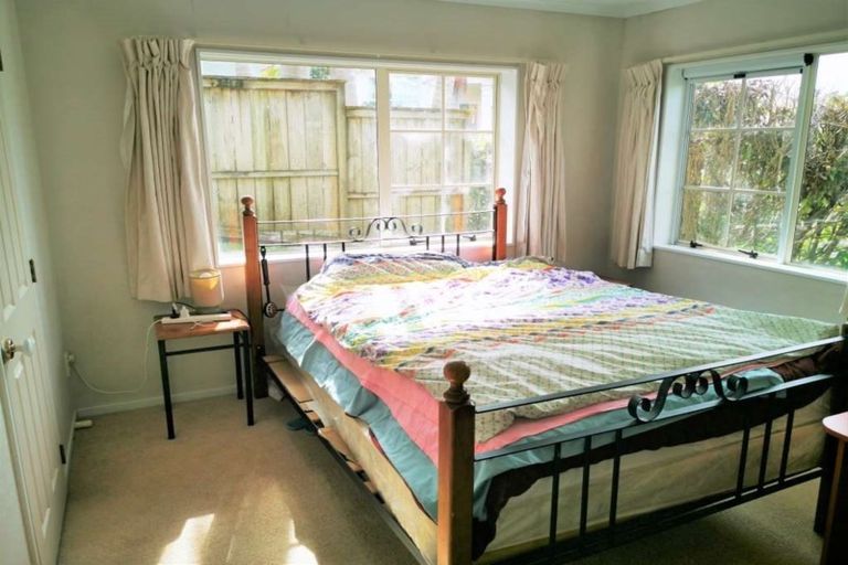 Photo of property in 28 Tyburn Lane, Unsworth Heights, Auckland, 0632