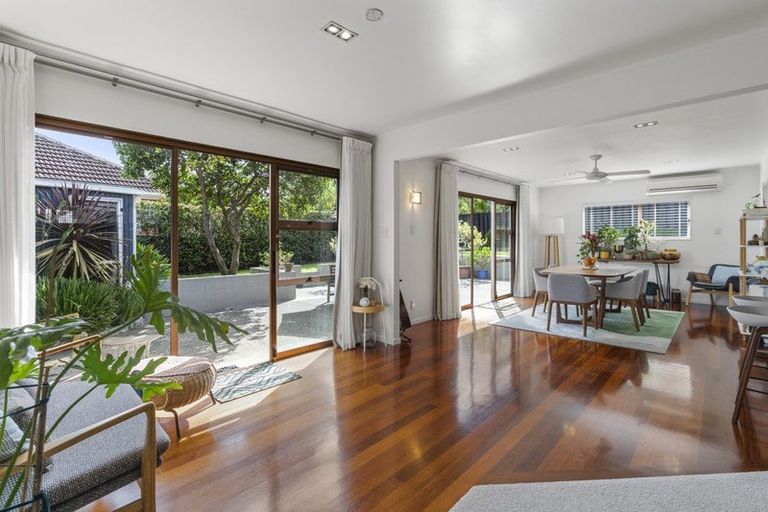 Photo of property in 13 James Evans Drive, Northcote, Auckland, 0627