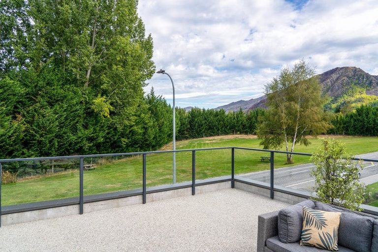 Photo of property in 67 Mcdonnell Road, Arrowtown, 9302