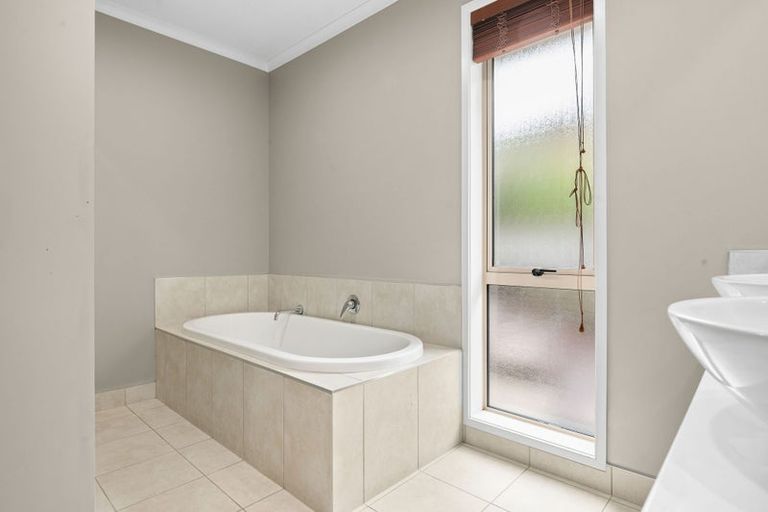 Photo of property in 6 Cleeve Close, Huntington, Hamilton, 3210