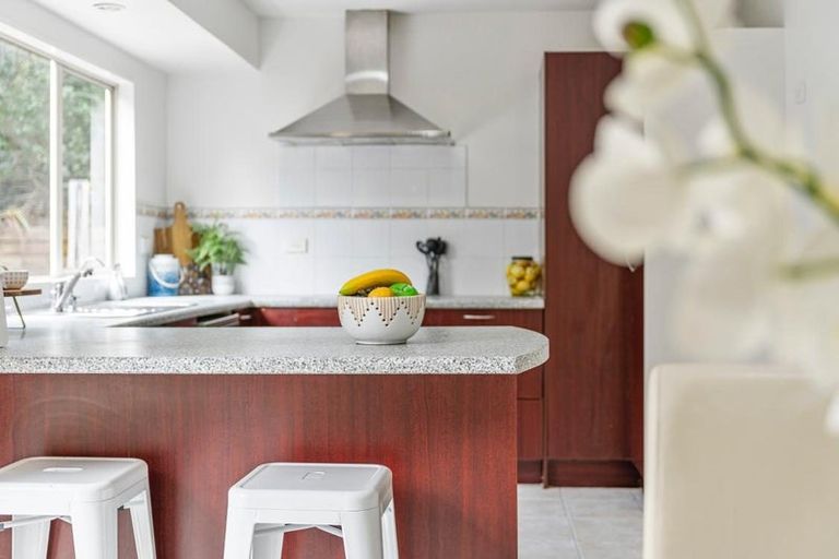 Photo of property in 31 Makora Road, Massey, Auckland, 0614