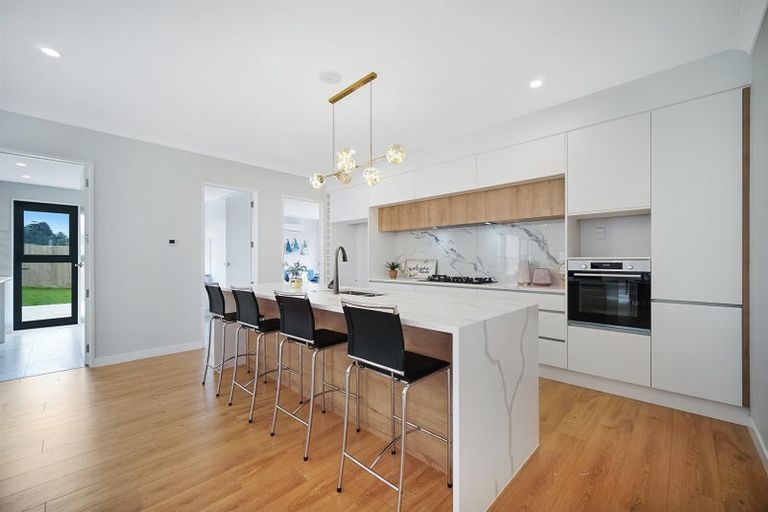 Photo of property in 16 Lumber Rise, Swanson, Auckland, 0614