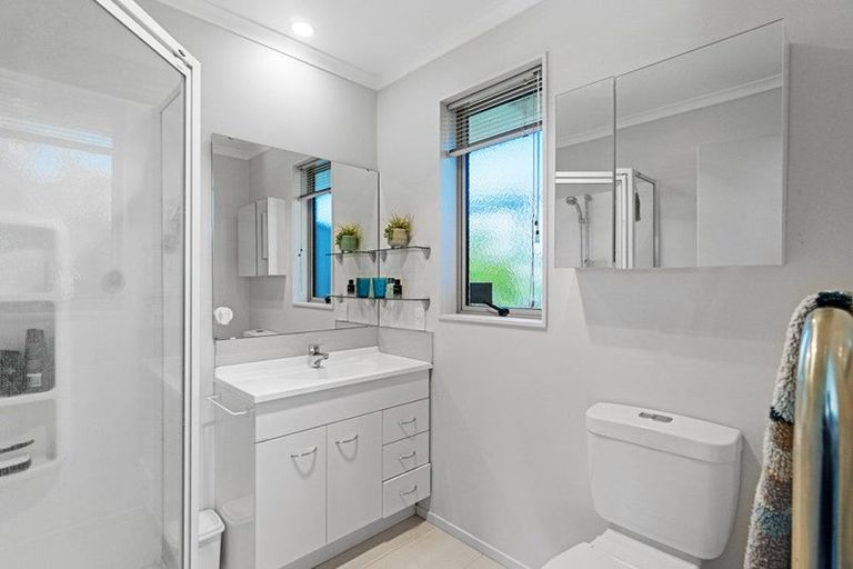 Photo of property in 4 Ruske Place, Grandview Heights, Hamilton, 3200