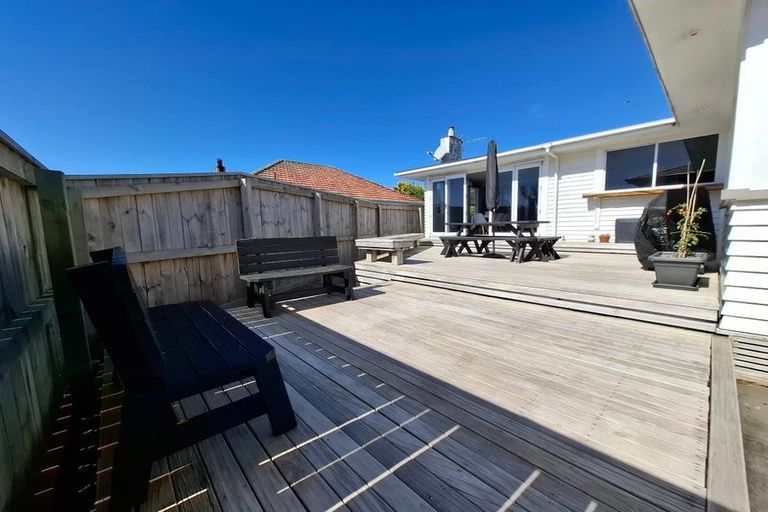 Photo of property in 21 Tarahua Road, Vogeltown, New Plymouth, 4310