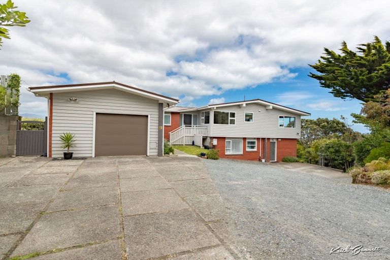Photo of property in 39 Oakleigh Street, Maungaraki, Lower Hutt, 5010