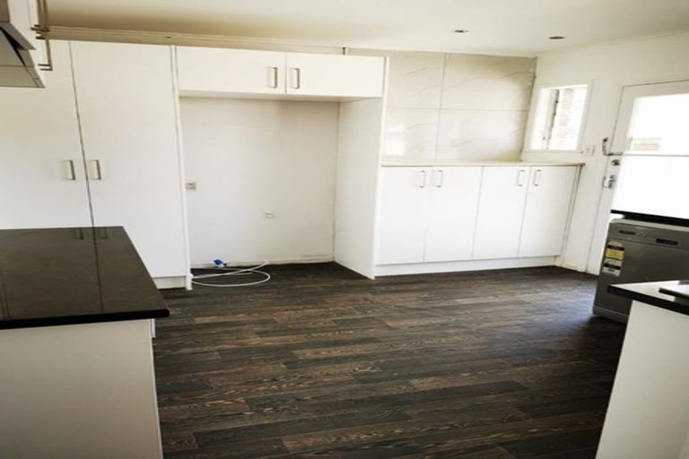 Photo of property in 2/430 Mount Albert Road, Mount Roskill, Auckland, 1041