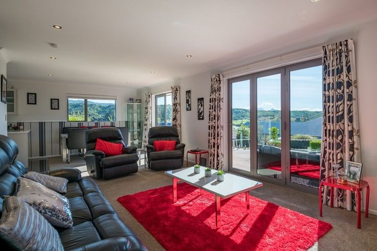 Photo of property in 3 Fantail Heights, Picton, 7220