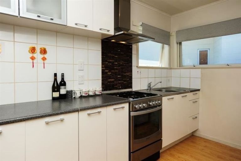 Photo of property in 2/609 Heretaunga Street East, Parkvale, Hastings, 4122