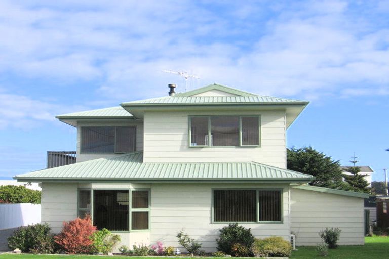 Photo of property in 48 Shortt Street, Foxton Beach, Foxton, 4815