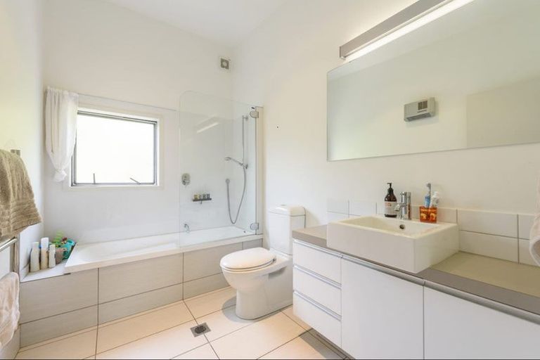 Photo of property in 10 Saddleback Grove, Karori, Wellington, 6012