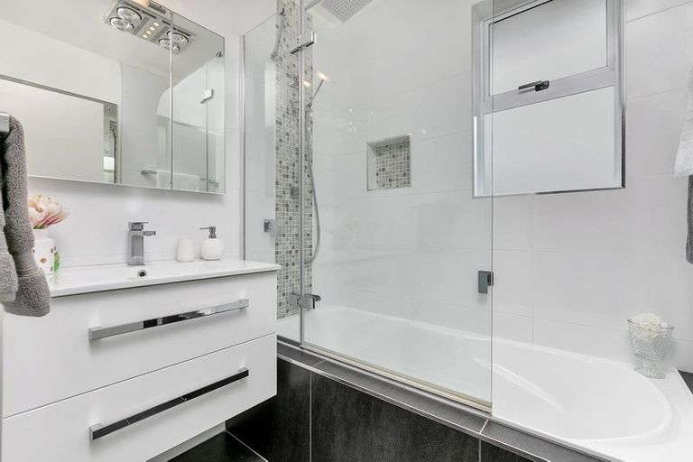 Photo of property in 16 Patts Avenue, Glendene, Auckland, 0602