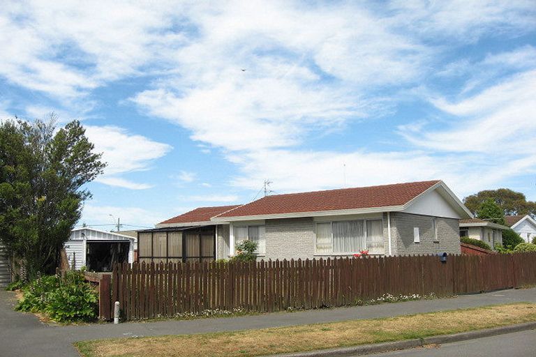 Photo of property in 5 Curzon Place, Parklands, Christchurch, 8083