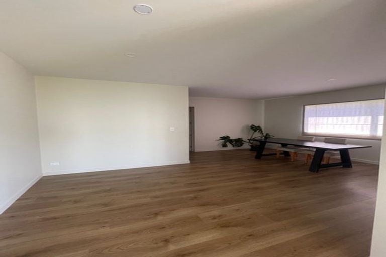 Photo of property in 24 Baumea Rise, Massey, Auckland, 0614