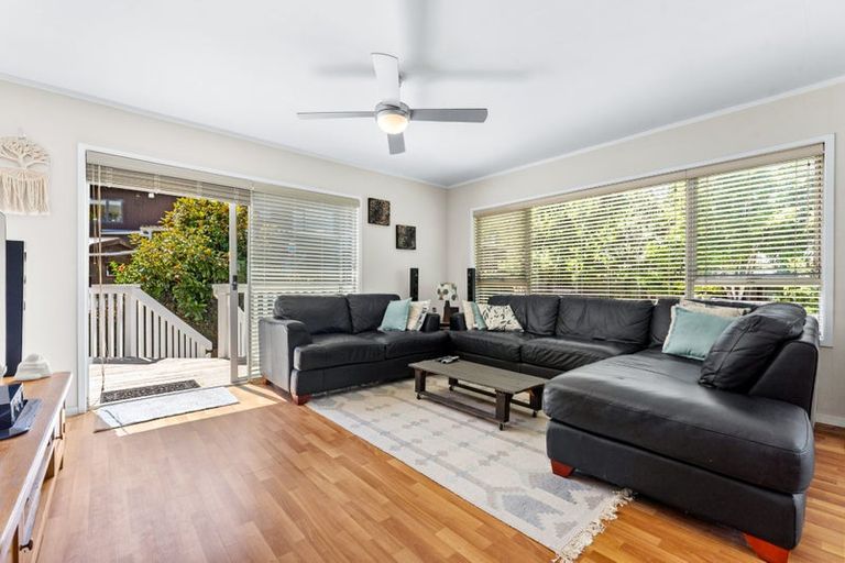 Photo of property in 15 Reynolds Place, Torbay, Auckland, 0630